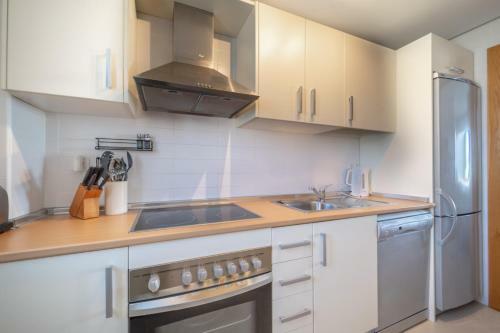2 Bedroom Apartment With Pool Views - Co1422lt
