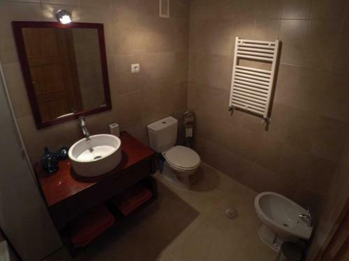 2 Bedroom Apartment With Stunning Views Central Location - An1221lt
