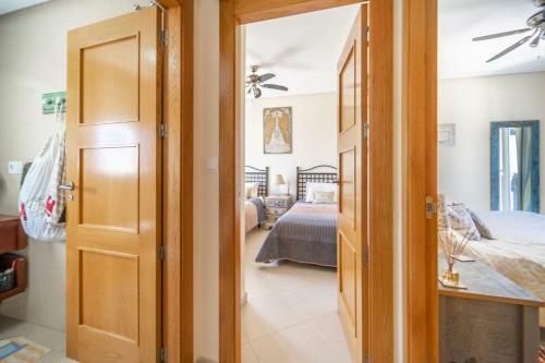 Penthouse Apartment With Pool Views - Ao232lt