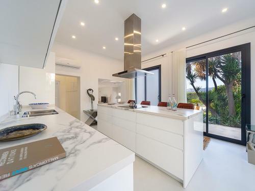 Beautiful Modern Villa In Calvi�
