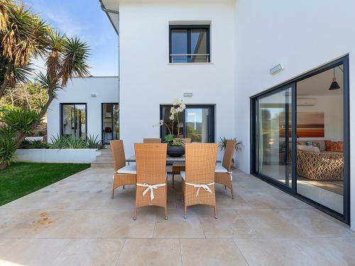 Beautiful Modern Villa In Calvi�