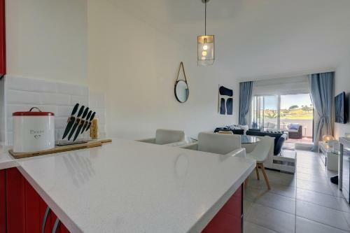 100 - Modern 2 Bed Luxury Golf Apartment In Mijas