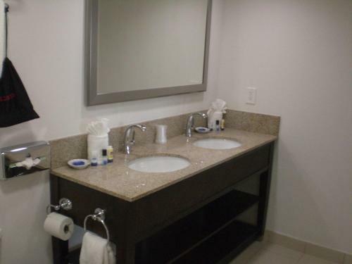 Best Western Plus Windsor Gardens Hotel & Suites/conference Center