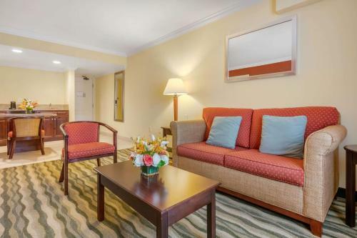 Best Western Plus Windsor Gardens Hotel & Suites/conference Center