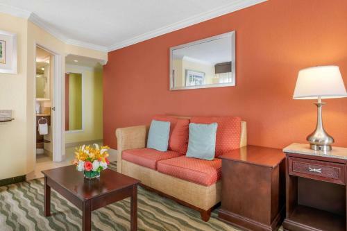 Best Western Plus Windsor Gardens Hotel & Suites/conference Center