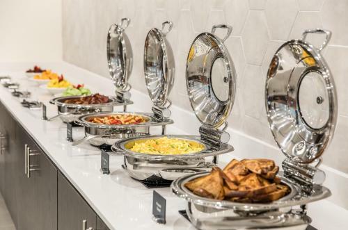 Best Western Plus Windsor Gardens Hotel & Suites/conference Center