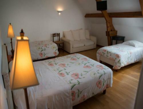 Hostal La Tour Des Plantes