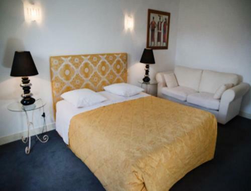 Hostal La Tour Des Plantes