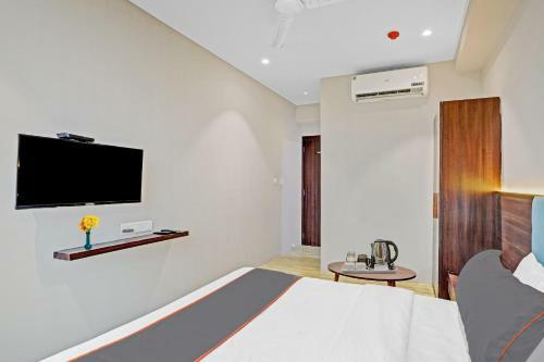 Collection O 90870 Hotel Kiran Inn