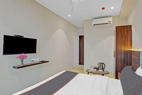 Collection O 90870 Hotel Kiran Inn