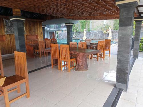 Rostika Hotel, Sekumpul