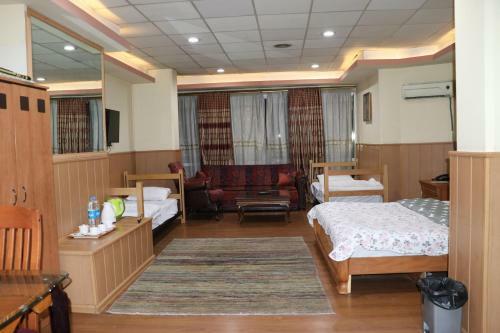 Golden Star Hotel & Restaurant