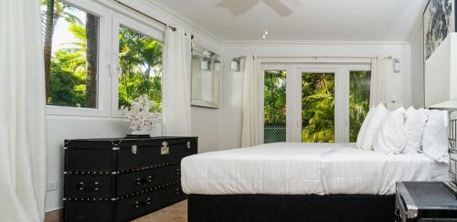 Luxury Condo 3 Mins Walk To Beach