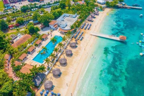Luxury Overlooking Puerto Seco Beach @camelot