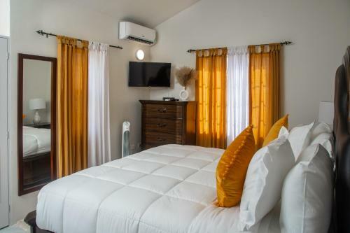 Luxury Overlooking Puerto Seco Beach @camelot