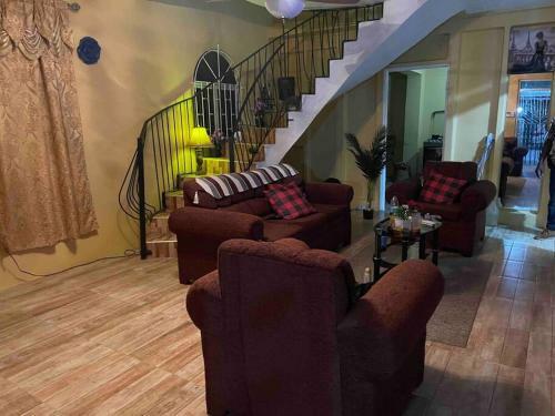 Cheerful 3-bedroom Single Family Home