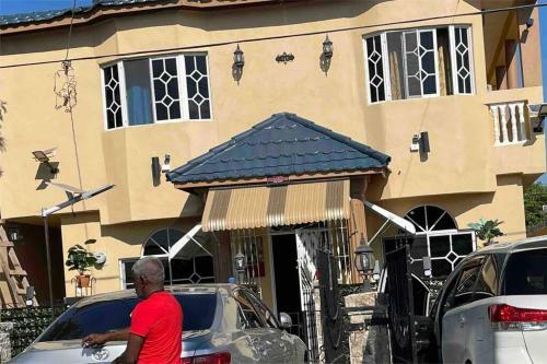 Cheerful 3-bedroom Single Family Home