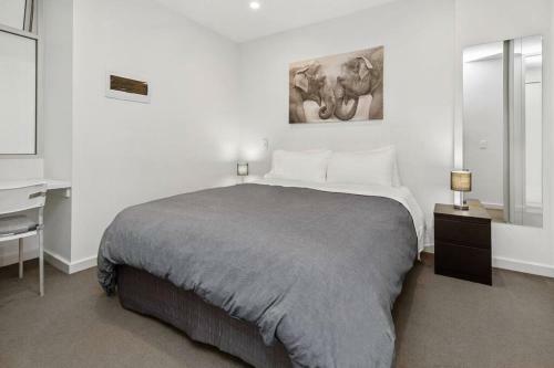 Morphett Lights- 1 Bdrm Sleeps 1-4 Parking Pool