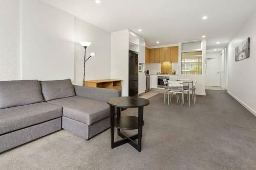 Morphett Lights- 1 Bdrm Sleeps 1-4 Parking Pool