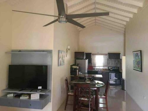 Inviting 3-bedroom Available In Drax Hall Manor
