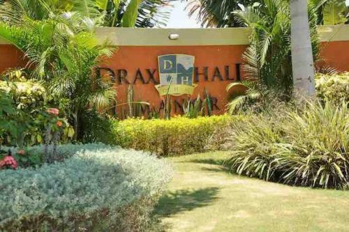 Inviting 3-bedroom Available In Drax Hall Manor