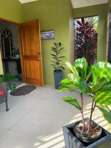 Inviting 3-bedroom Available In Drax Hall Manor