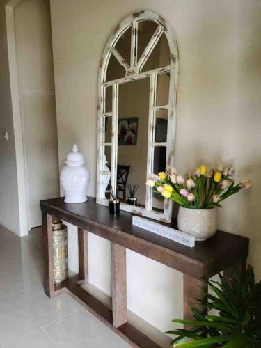 Inviting 3-bedroom Available In Drax Hall Manor