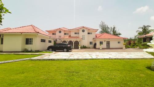 Jamaica Extended Stay / Golf Veiw Villa