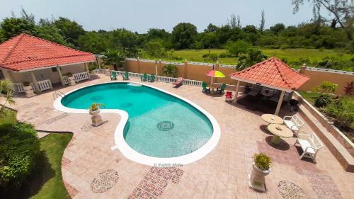 Jamaica Extended Stay / Golf Veiw Villa