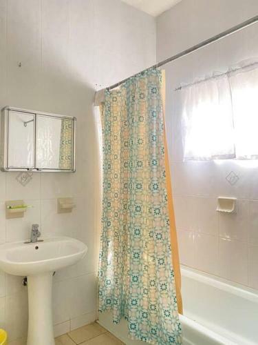 Runaway Bay 5 Bedroom Villa W/ A Large Pool. Gorgeous