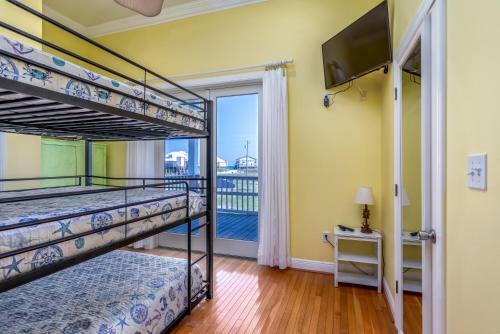Ricky Mos' Island Oasis - 2628 Bridgeview Home