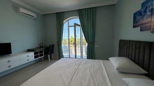 Hostal Astara Boulevard Village