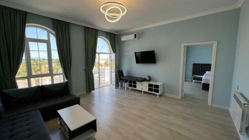 Hostal Astara Boulevard Village