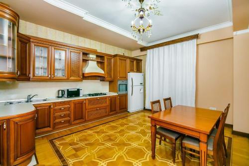 Vip Apartment Nizami 63