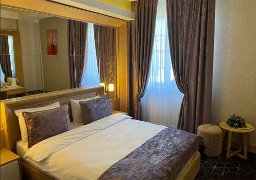 Regal Inn Badamdar Hotel