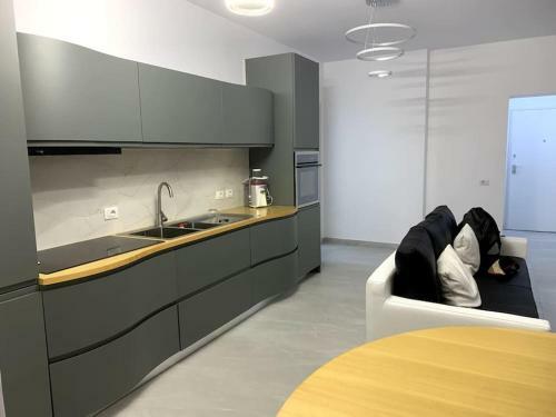 Modern Sea View Apartment Duress Center