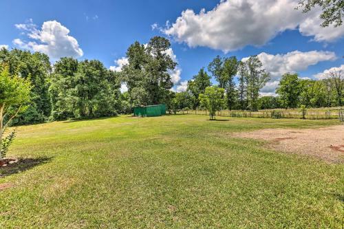 Charming Countryside Home With Covered Porch!
