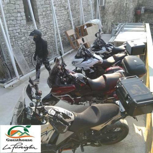 Hostal Guesthouse La Famiglia