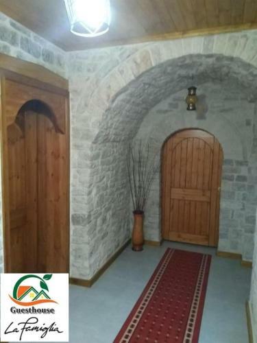 Hostal Guesthouse La Famiglia