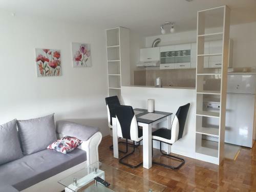 Elena Apartman