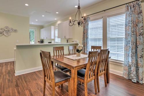 Lovely Mobile Retreat With Deck And Front Porch!
