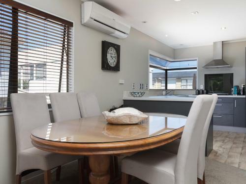At The Bay - Mt Maunganui Holiday Home