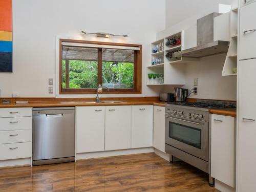 Matapouri Hideaway - Matapouri Holiday Home