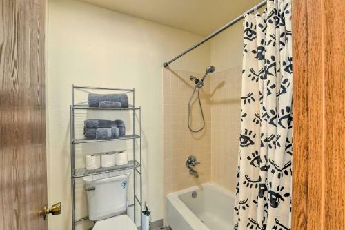 Modern Anchorage Townhome 8 Mi To Downtown!