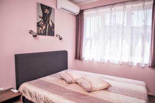 Bright Apartment For 5 Guests With Free Parking