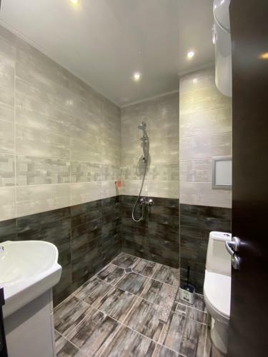 Bright Apartment For 5 Guests With Free Parking