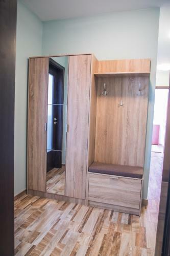 Bright Apartment For 5 Guests With Free Parking