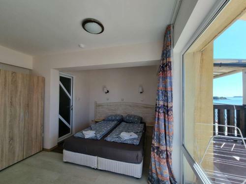 Bright Apartment With Big Terrace And Sea View