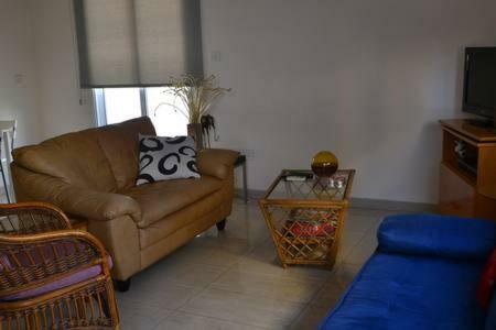 Entire 1-bedroom Apartment Centrally Located