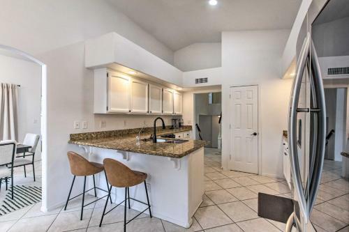 Amazing Chandler Home With Putting Green And Pool